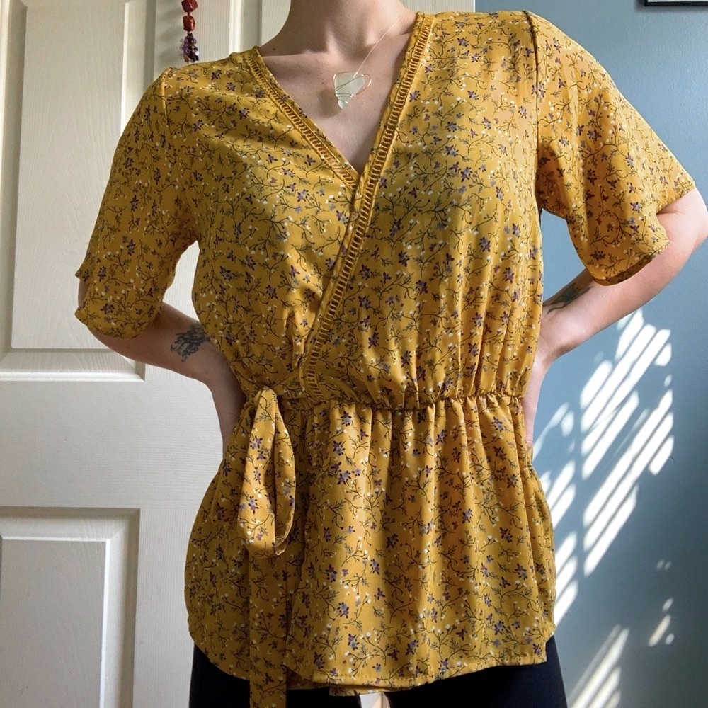 Sienna Sky Woman’s Blouse. Size Small